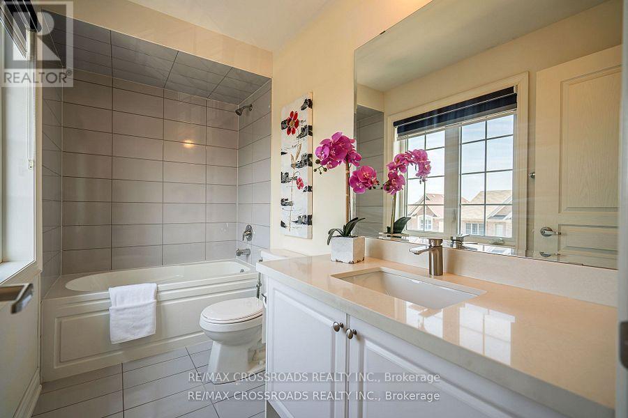Photo 36 of 119 Russell Creek Drive, Brampton ON