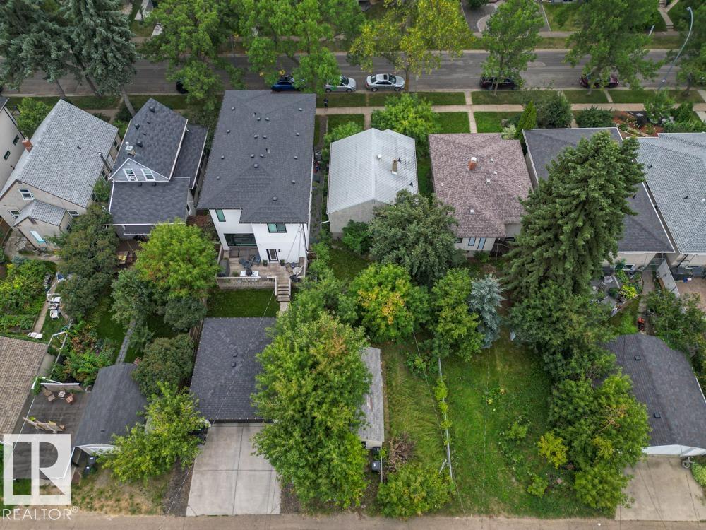 Photo 6 of 9848 77 Av Nw, Edmonton AB