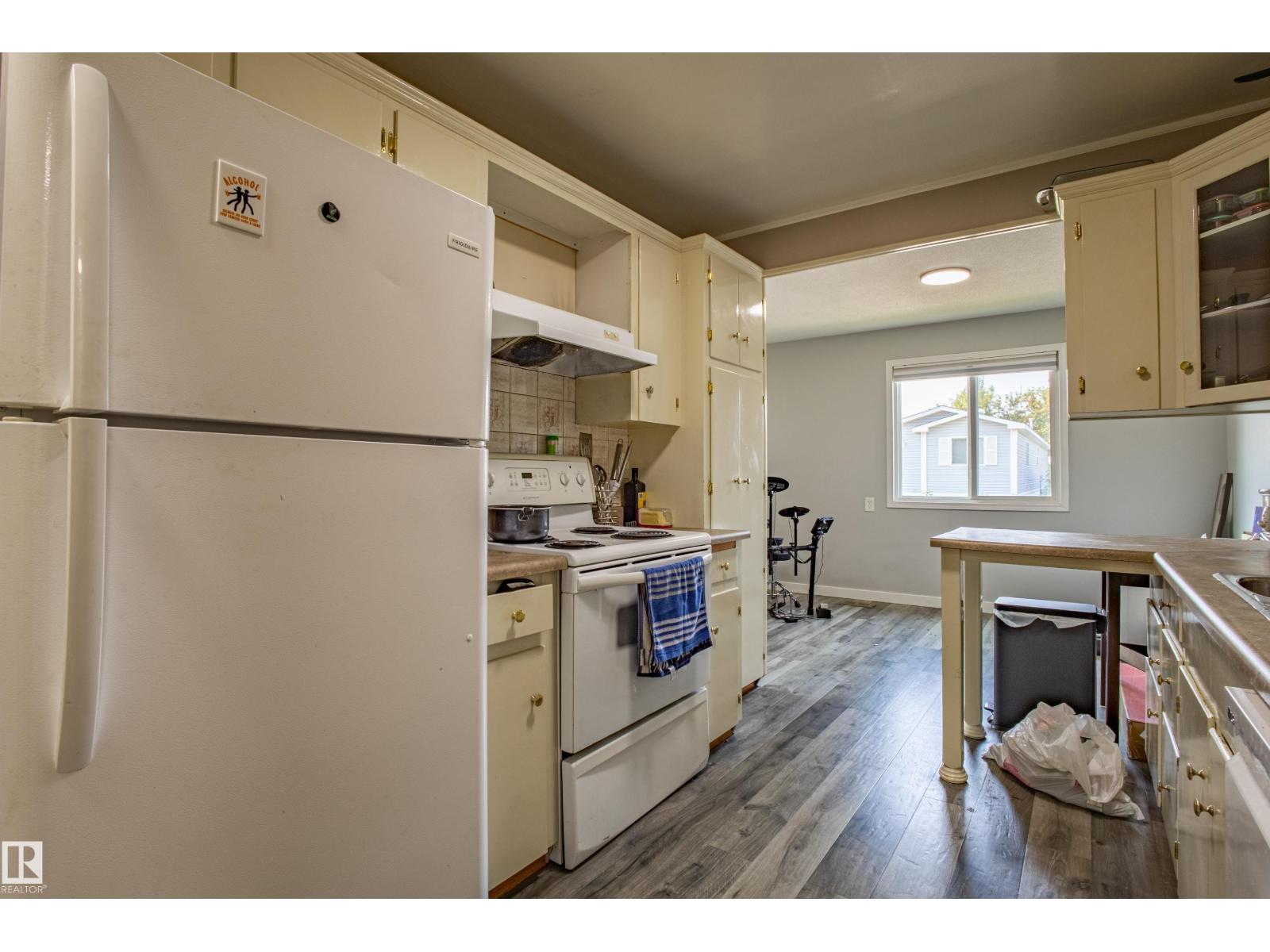 Photo 12 of 5453 Eastview Cr, Redwater AB