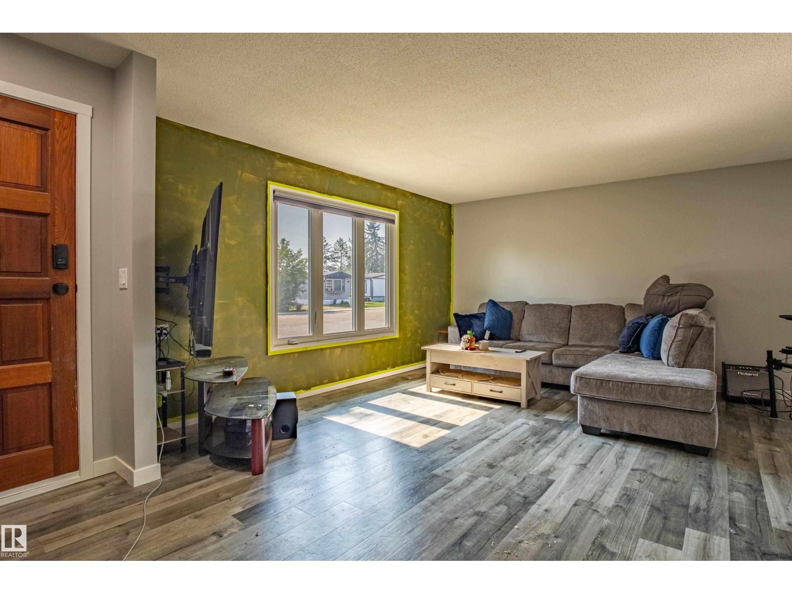 Photo 3 of 5453 Eastview Cr, Redwater AB