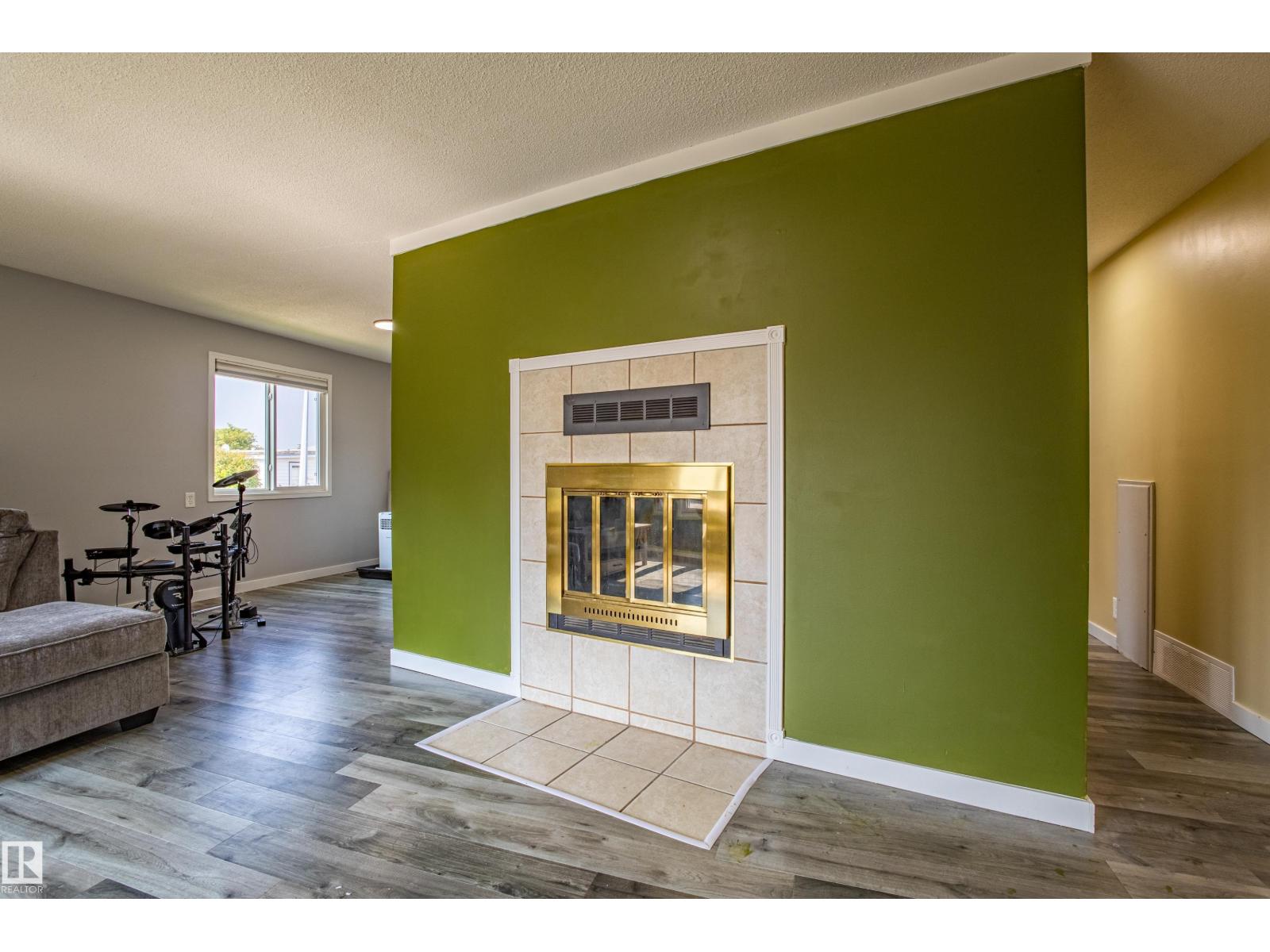 Photo 5 of 5453 Eastview Cr, Redwater AB
