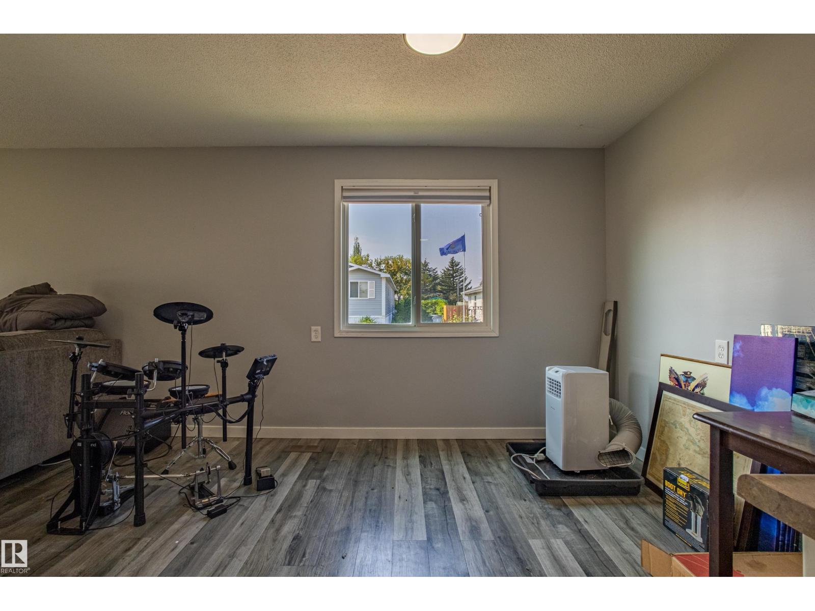 Photo 9 of 5453 Eastview Cr, Redwater AB