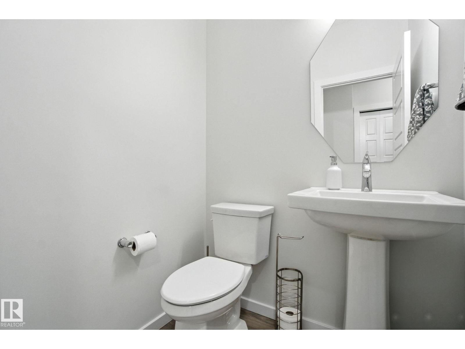 Photo 12 of 5234 23 Av Sw Sw, Edmonton AB