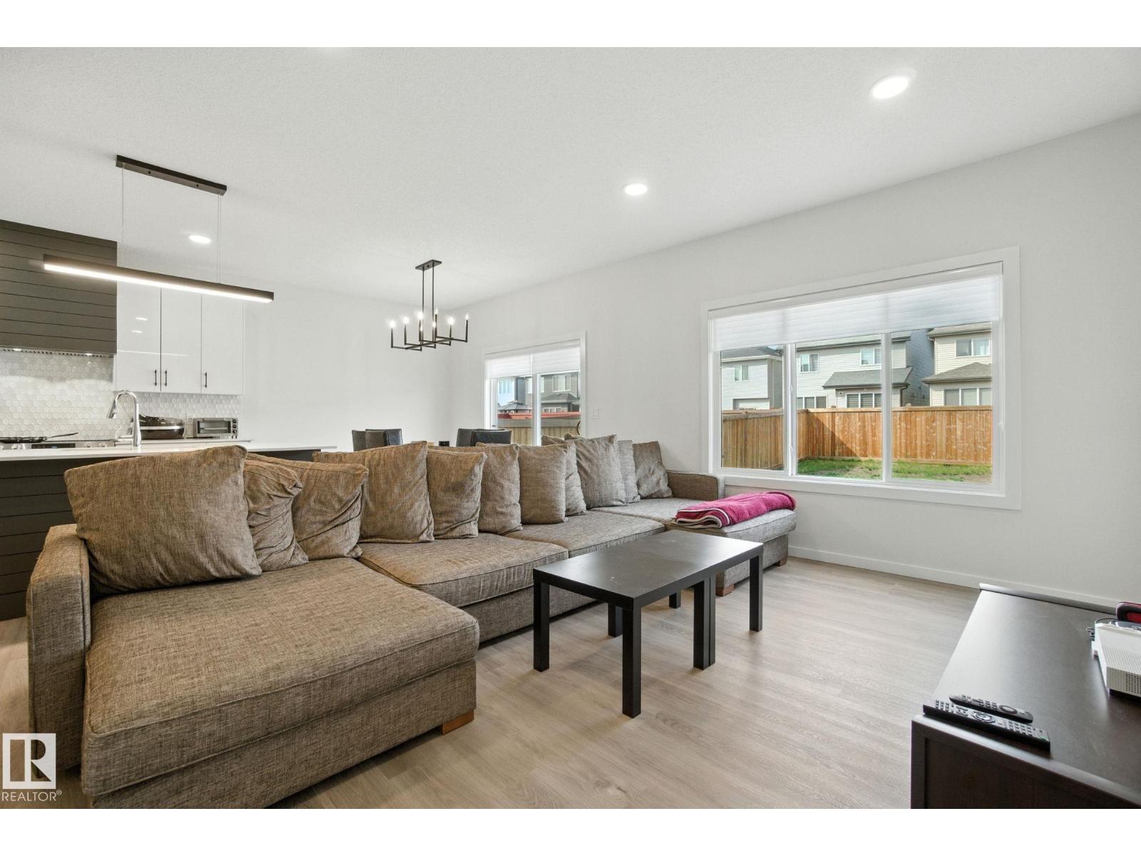 Photo 6 of 5234 23 Av Sw Sw, Edmonton AB