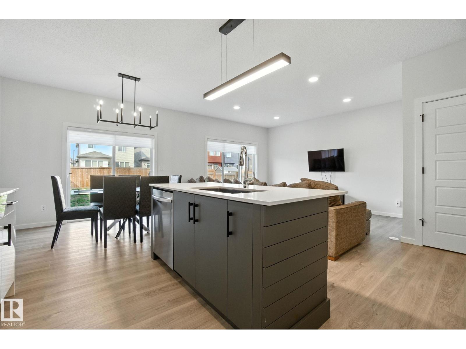 Photo 9 of 5234 23 Av Sw Sw, Edmonton AB