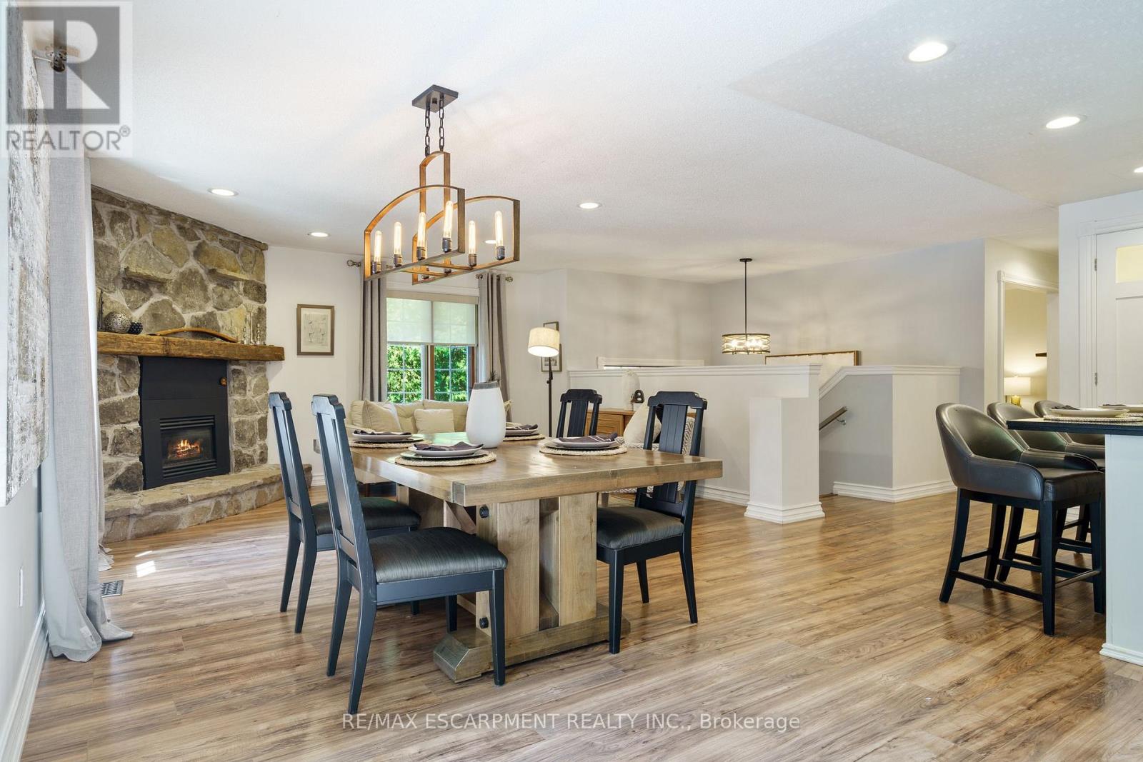 Photo 13 of 304 Central Avenue, Grimsby ON