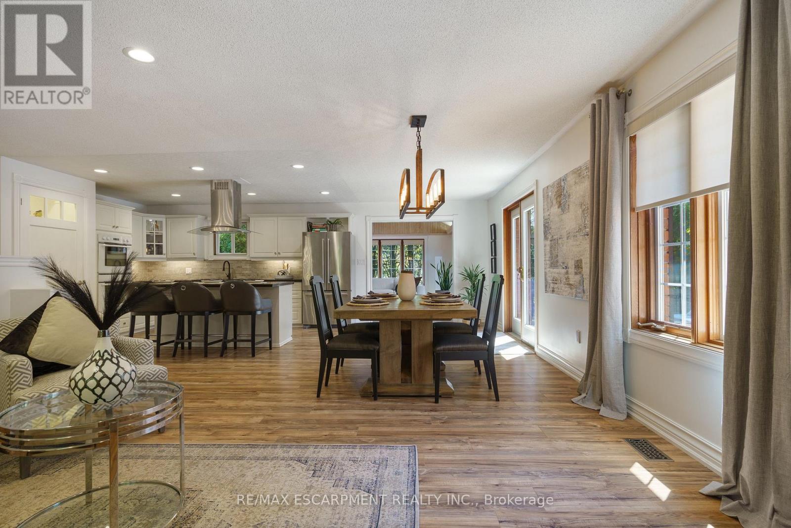Photo 14 of 304 Central Avenue, Grimsby ON