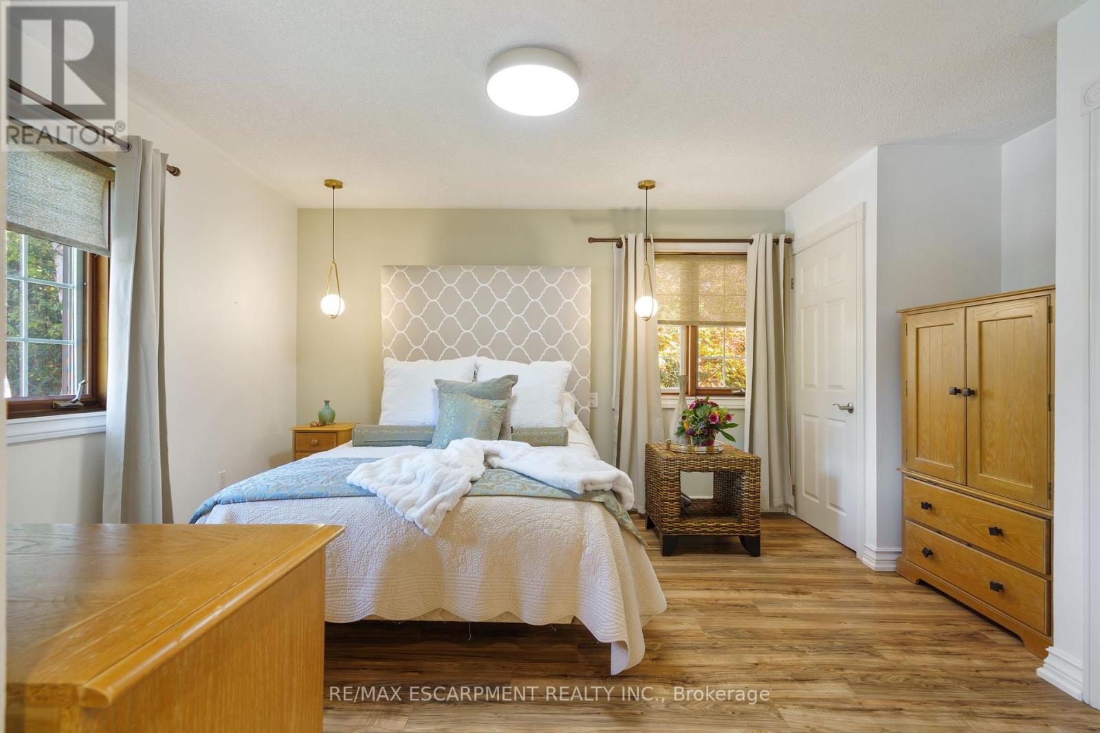 Photo 22 of 304 Central Avenue, Grimsby ON