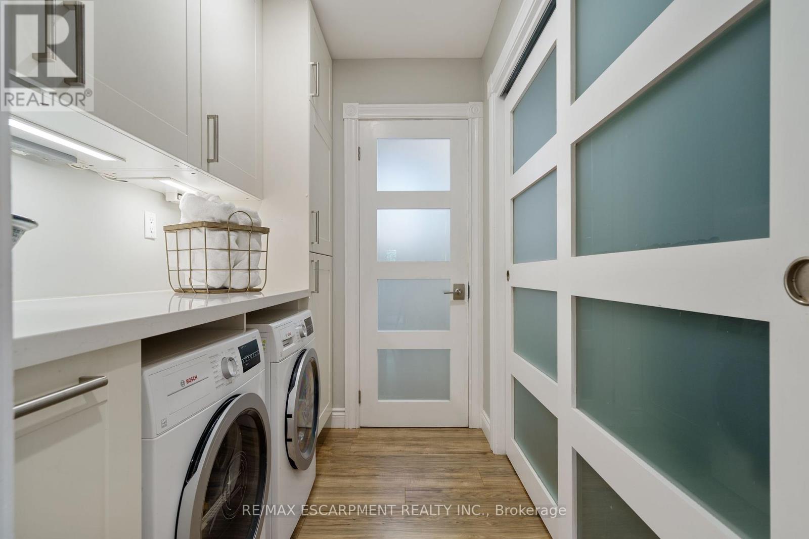 Photo 27 of 304 Central Avenue, Grimsby ON