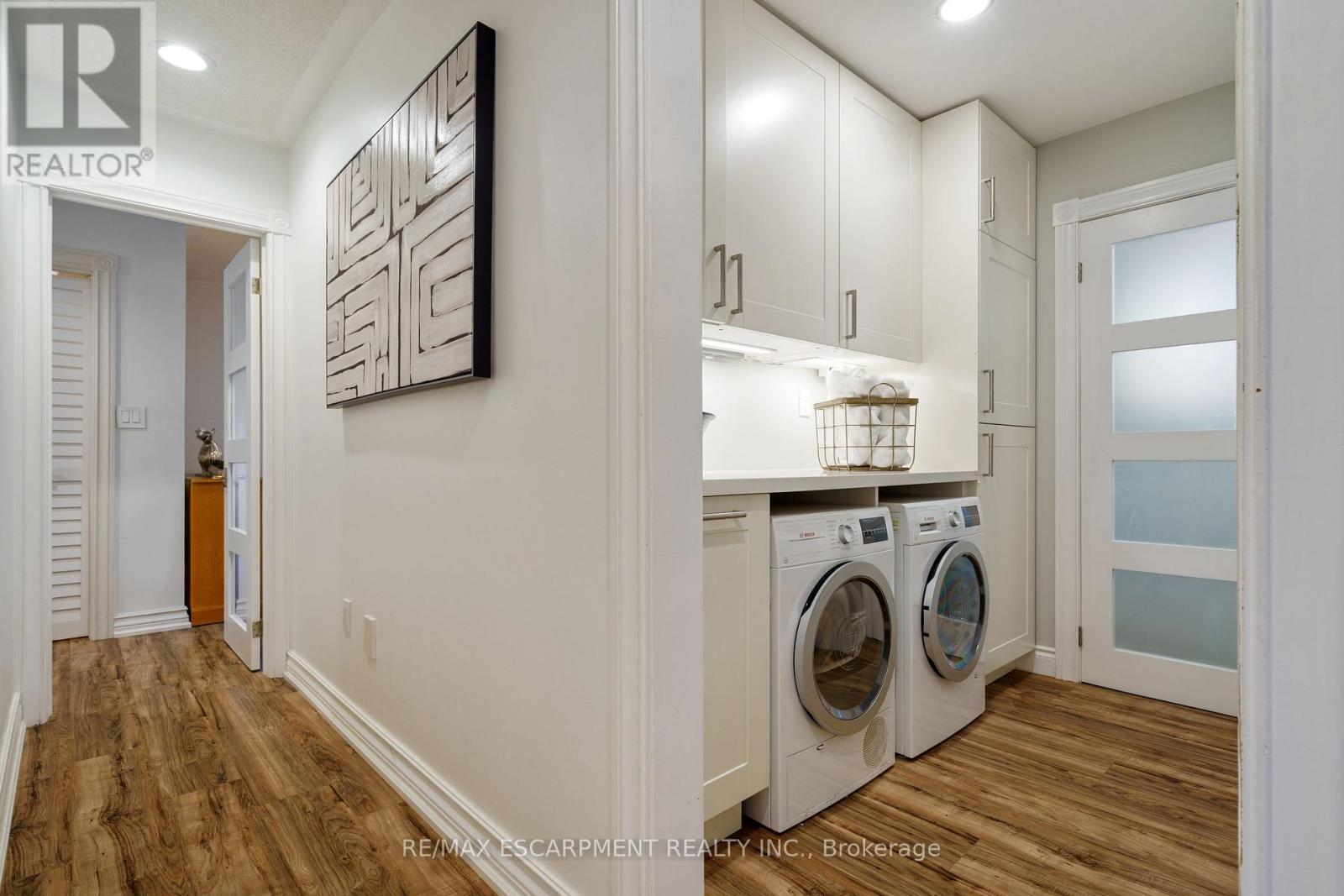 Photo 28 of 304 Central Avenue, Grimsby ON