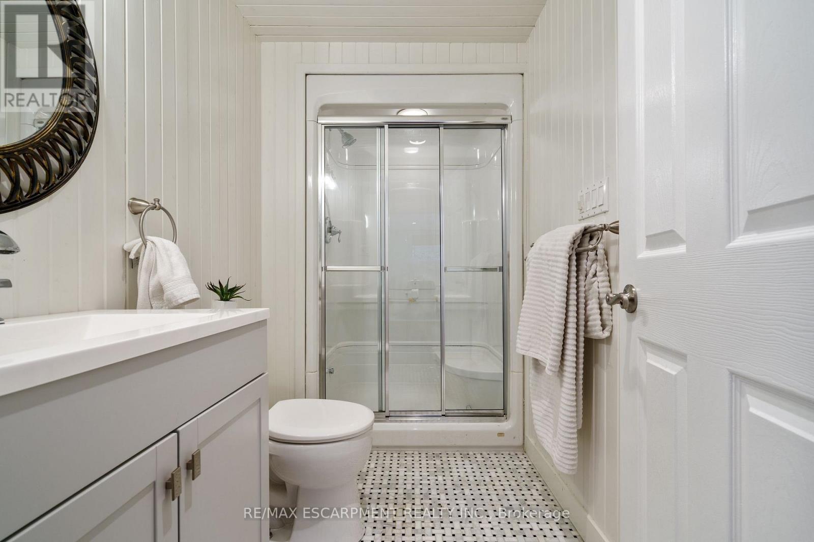 Photo 30 of 304 Central Avenue, Grimsby ON