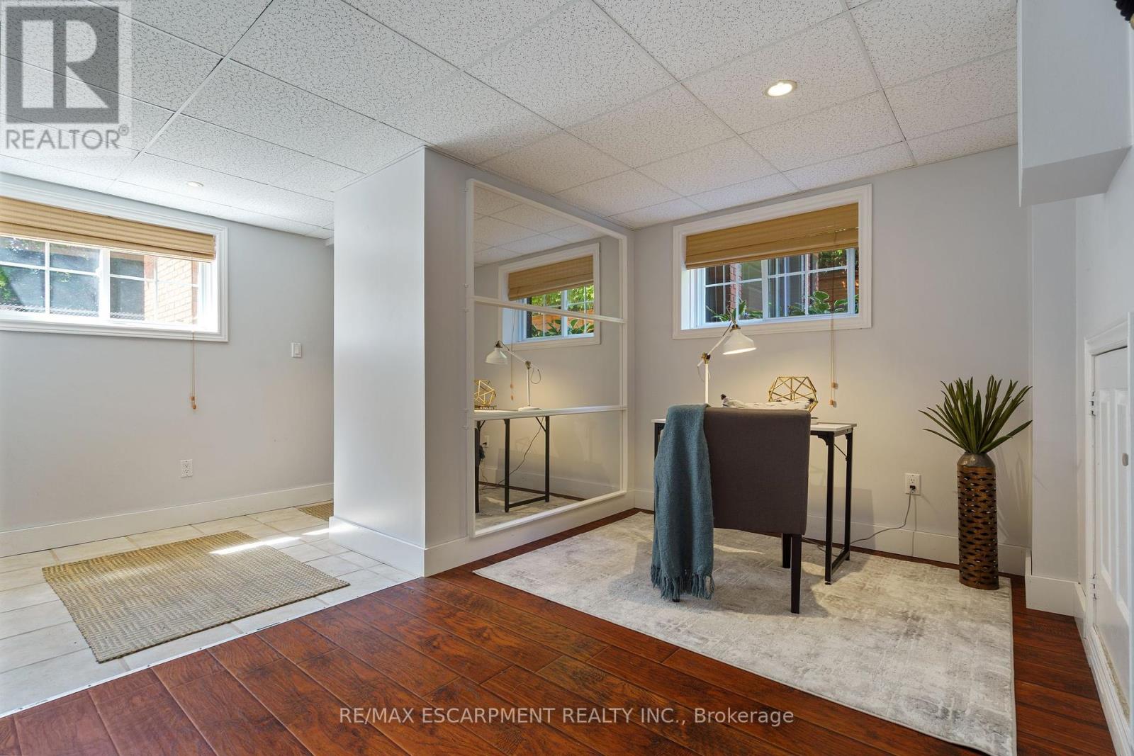 Photo 31 of 304 Central Avenue, Grimsby ON