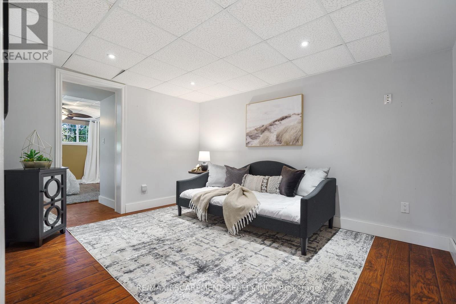 Photo 32 of 304 Central Avenue, Grimsby ON