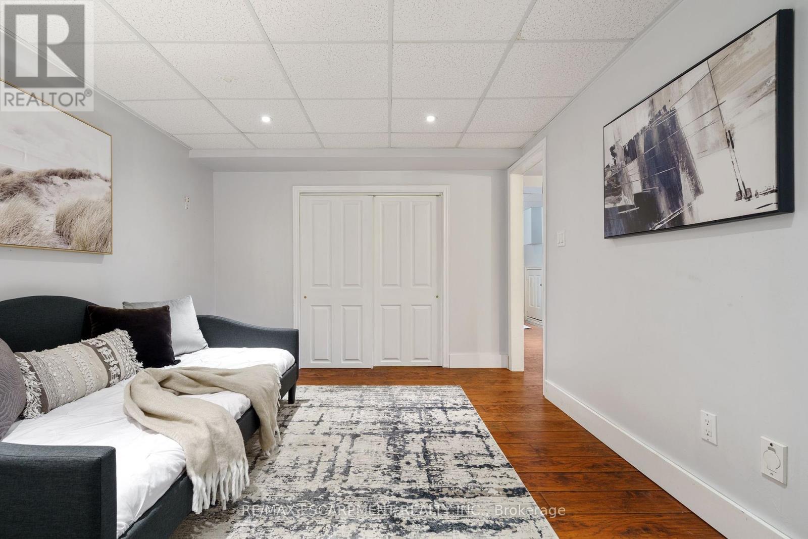 Photo 33 of 304 Central Avenue, Grimsby ON