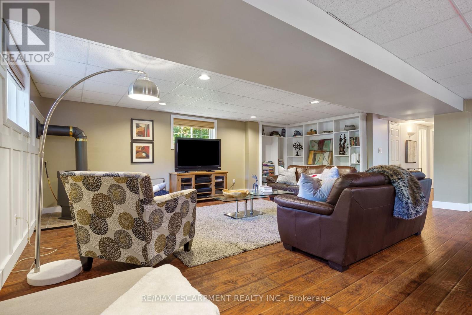 Photo 38 of 304 Central Avenue, Grimsby ON