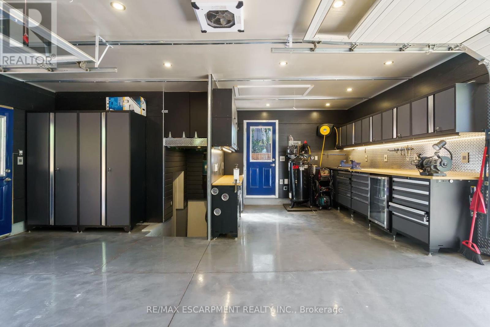 Photo 41 of 304 Central Avenue, Grimsby ON