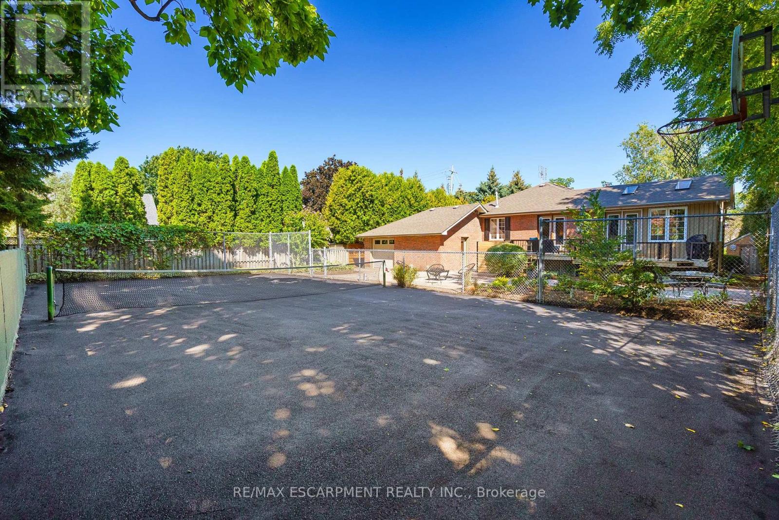 Photo 47 of 304 Central Avenue, Grimsby ON