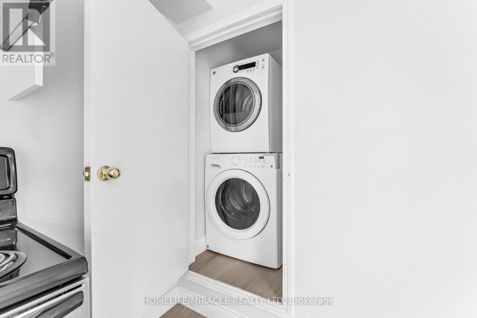 Photo 16 of 120 Jansen Avenue, Kitchener ON