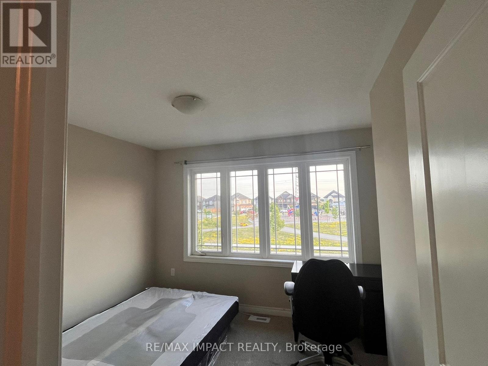 Photo 10 of 8 Cittadella Boulevard, Hamilton ON
