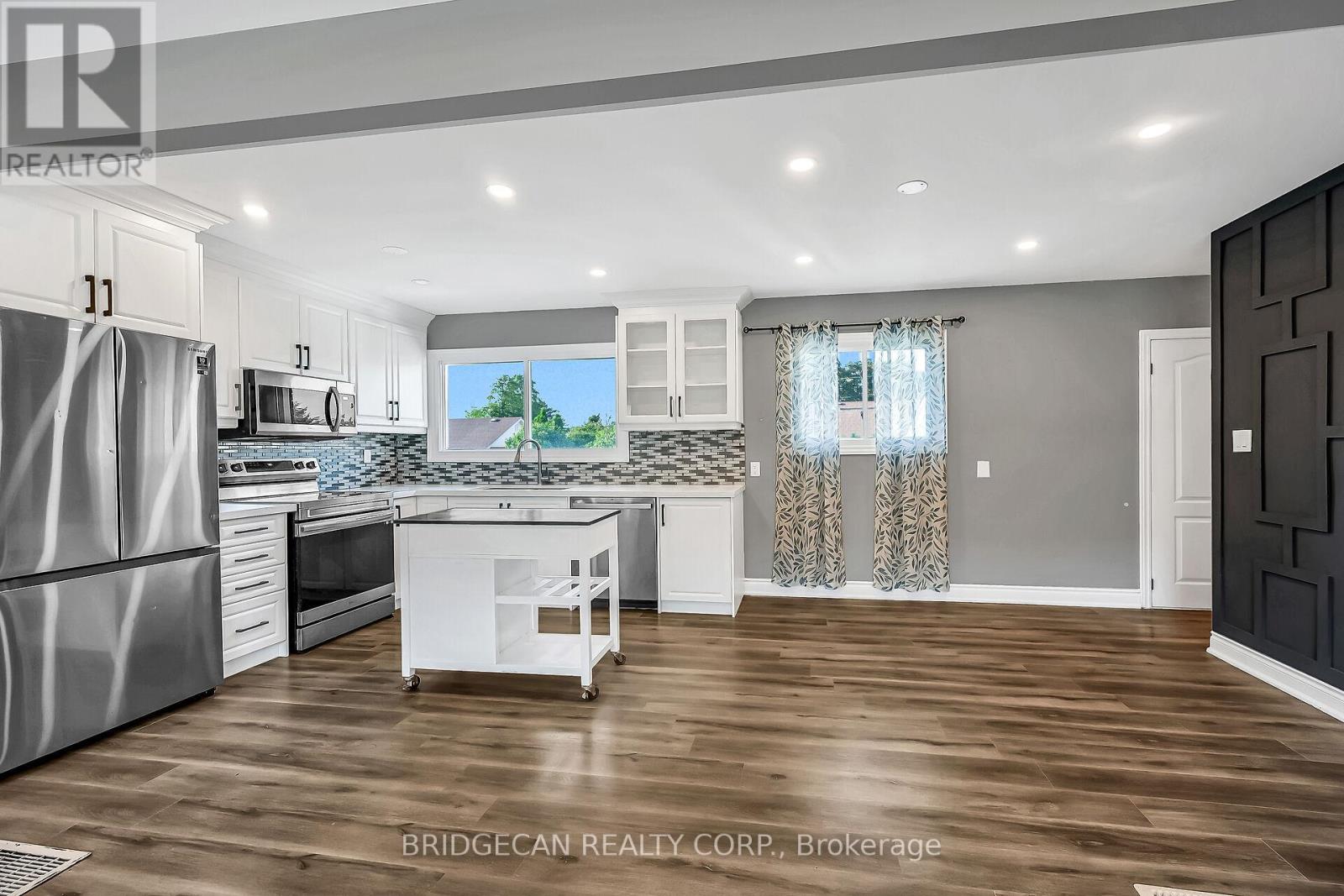 Photo 11 of 17 Brierwood Avenue, Grimsby ON