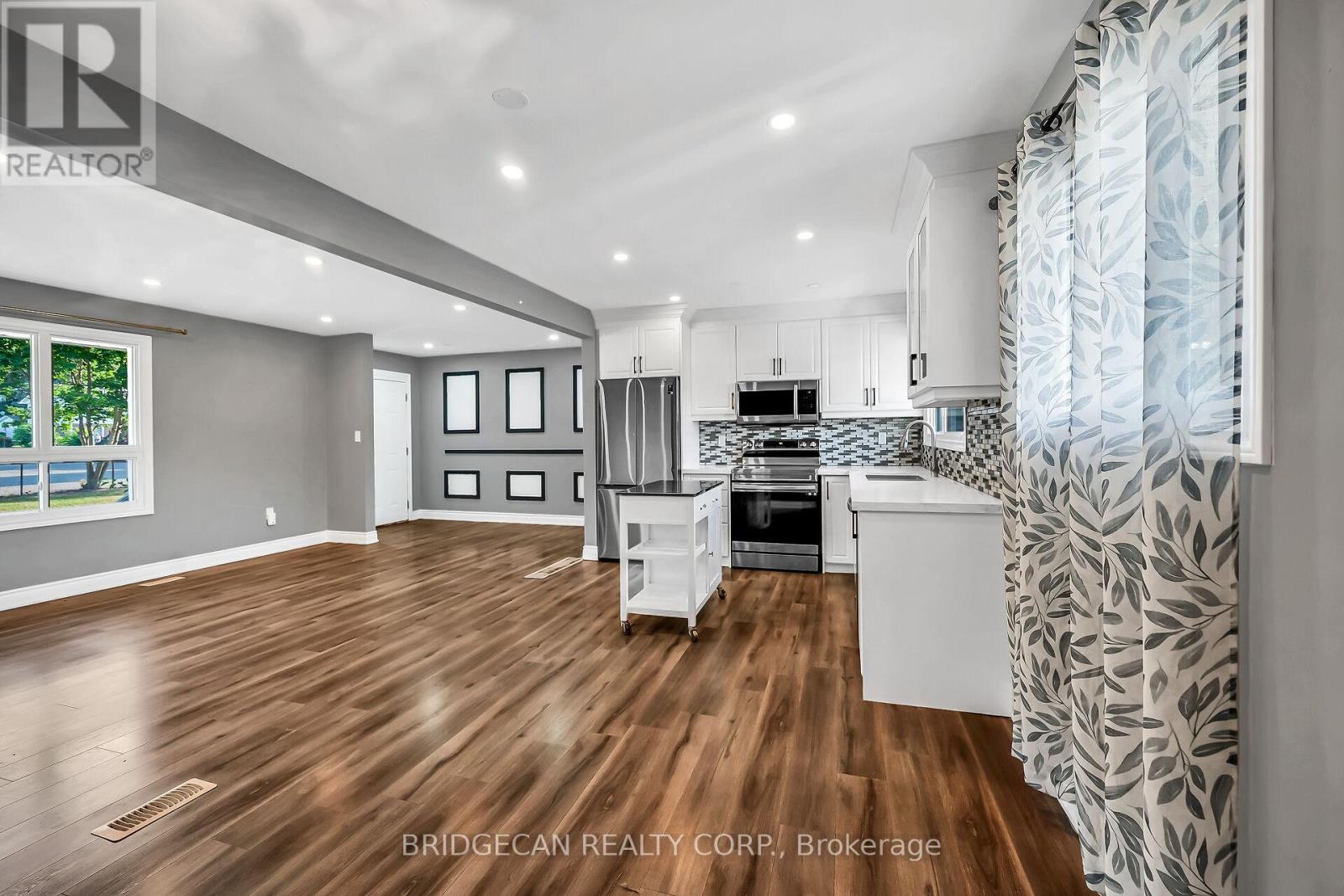 Photo 12 of 17 Brierwood Avenue, Grimsby ON