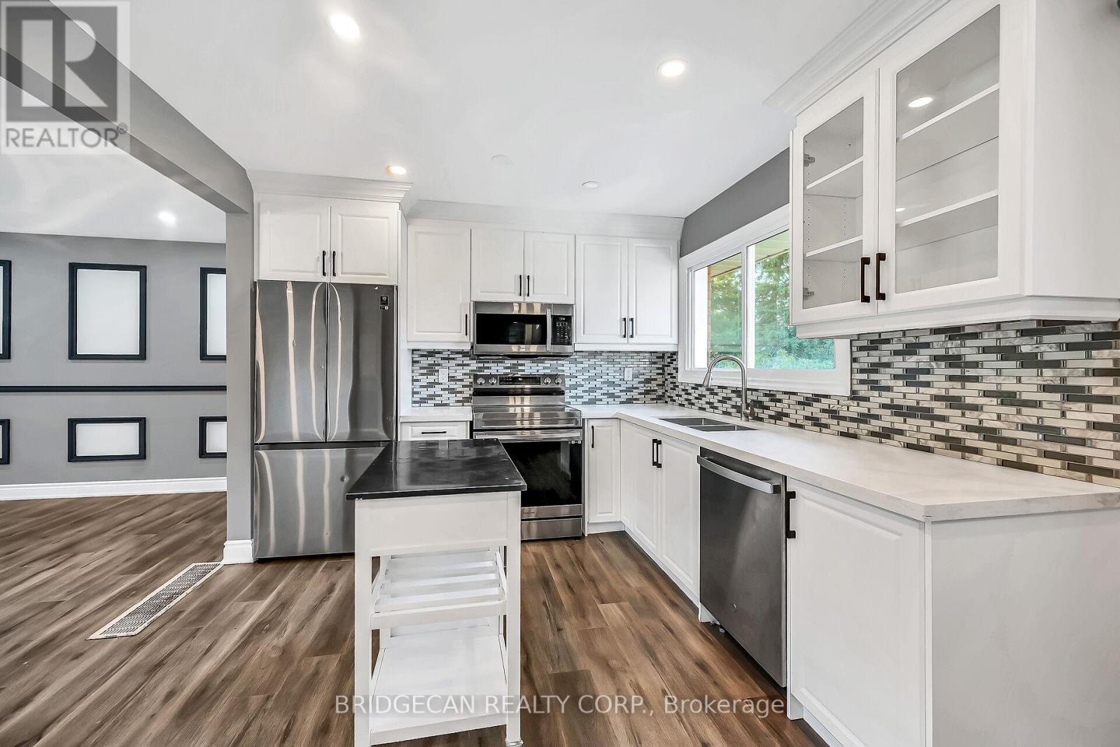 Photo 13 of 17 Brierwood Avenue, Grimsby ON