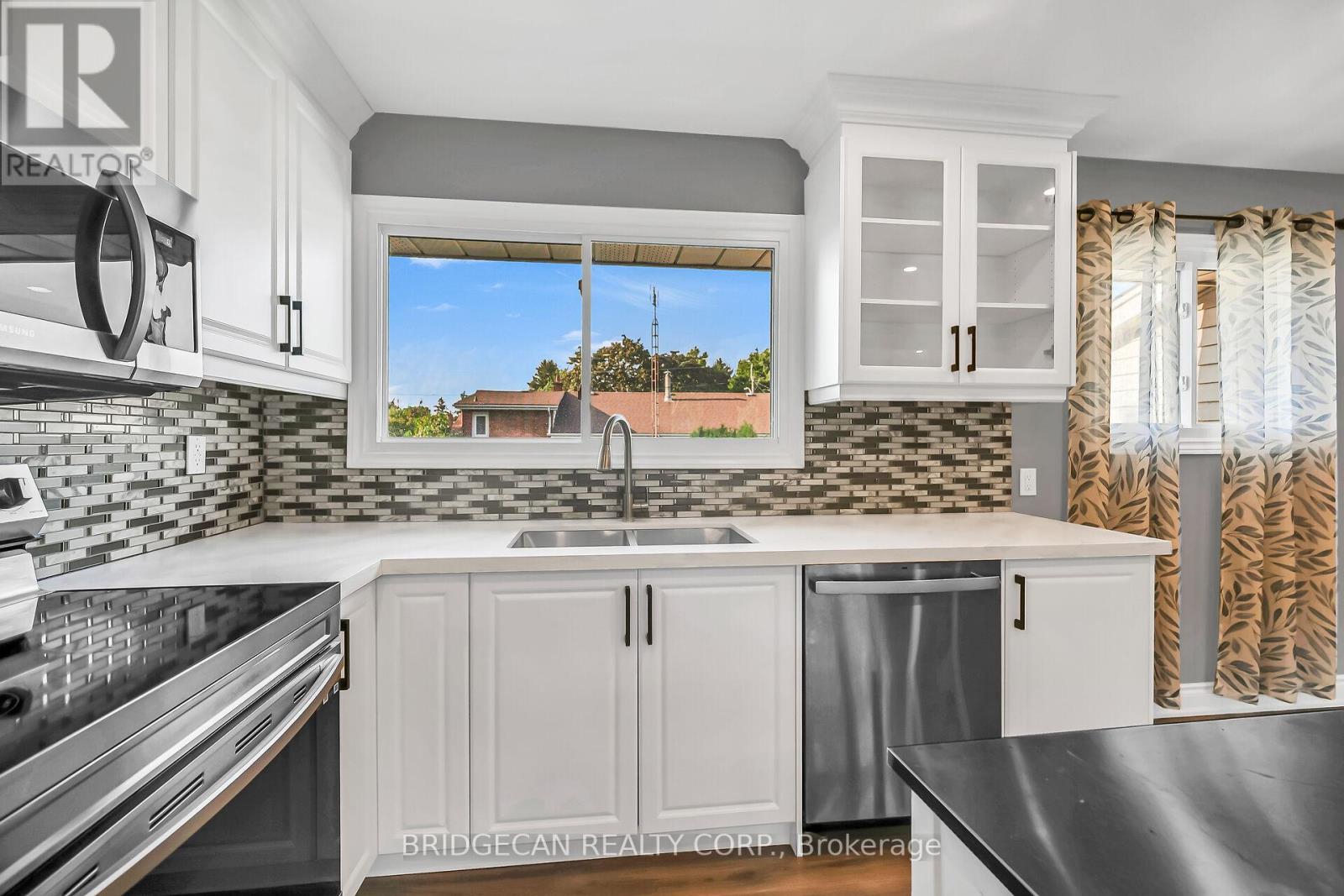 Photo 15 of 17 Brierwood Avenue, Grimsby ON