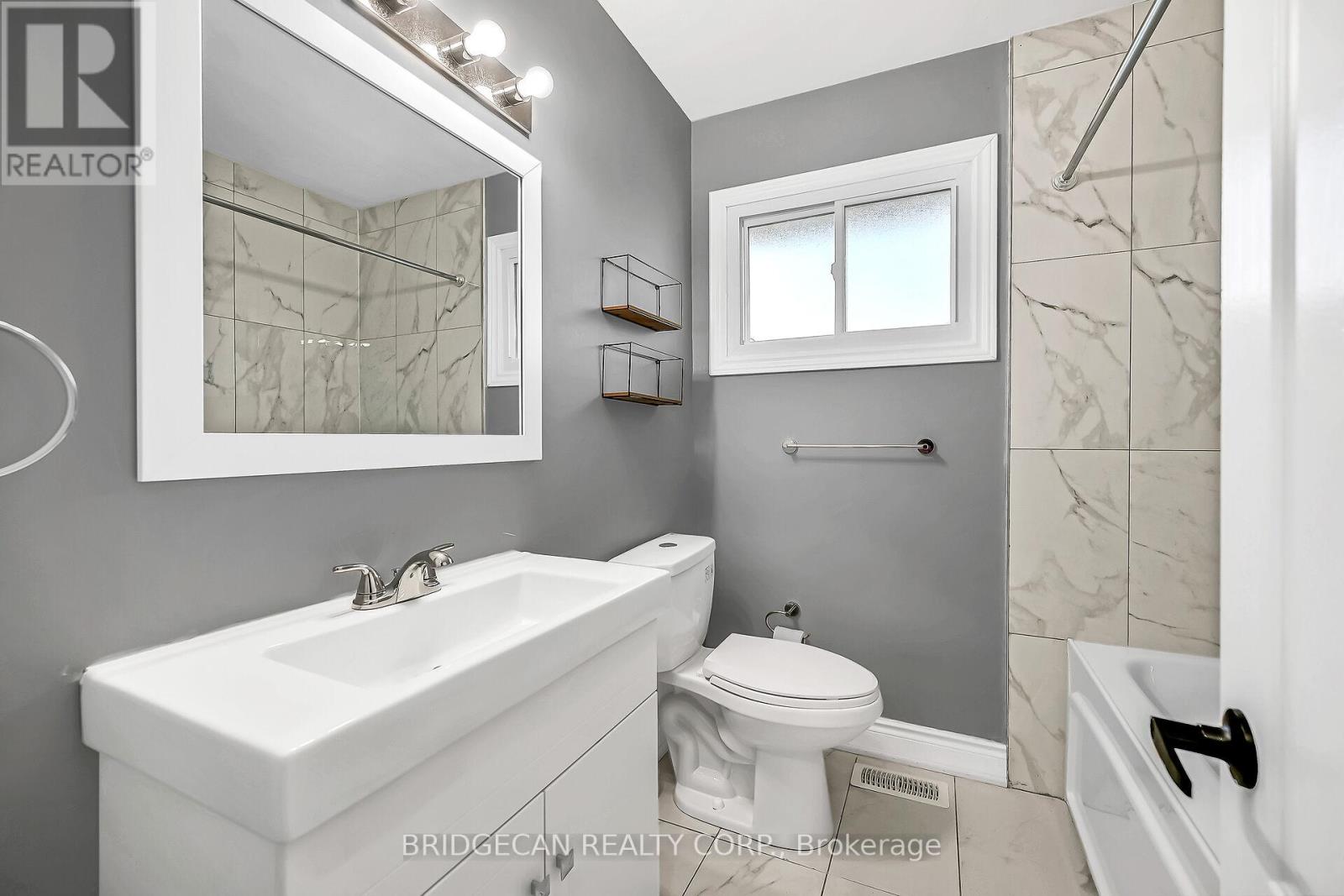 Photo 22 of 17 Brierwood Avenue, Grimsby ON