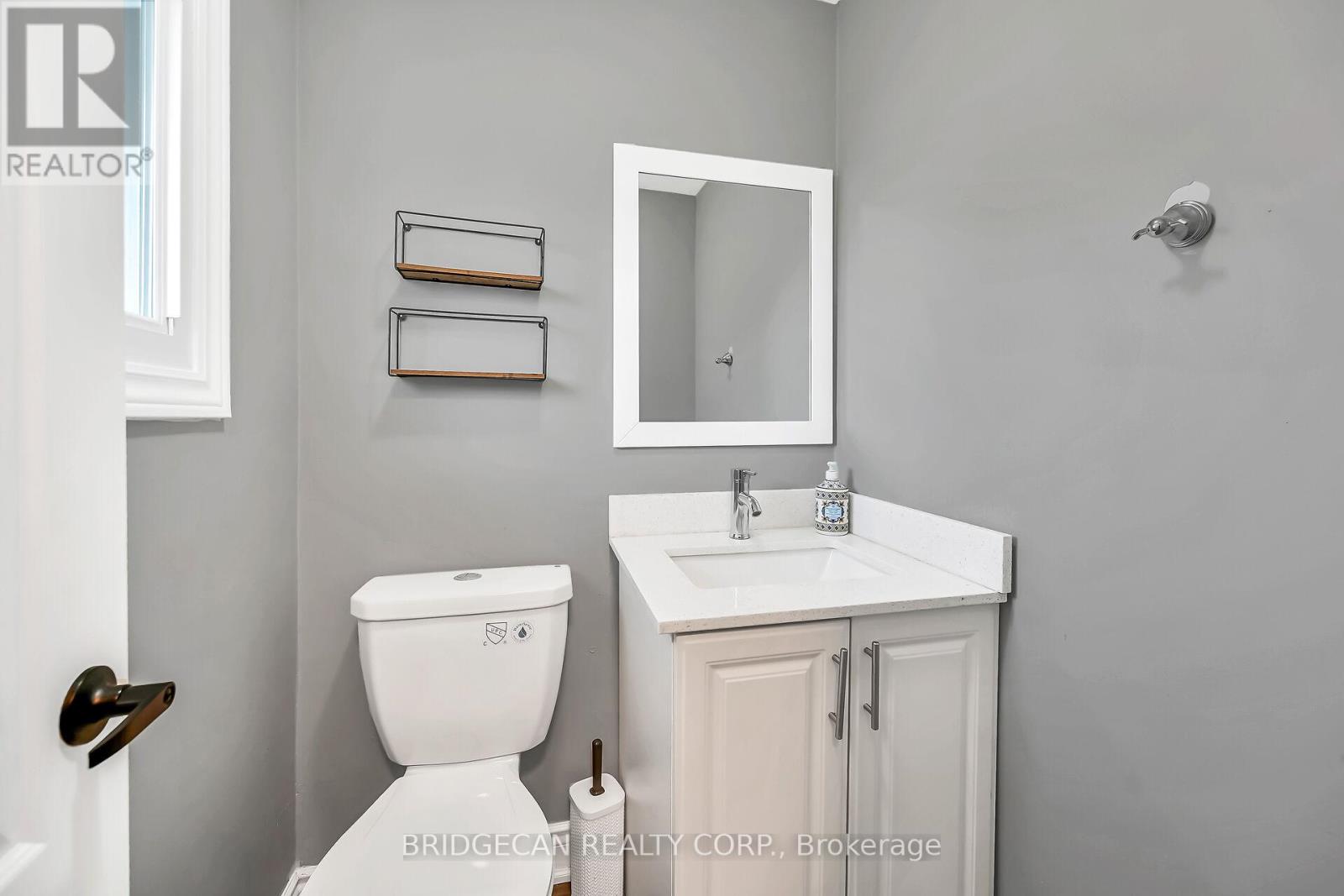 Photo 26 of 17 Brierwood Avenue, Grimsby ON