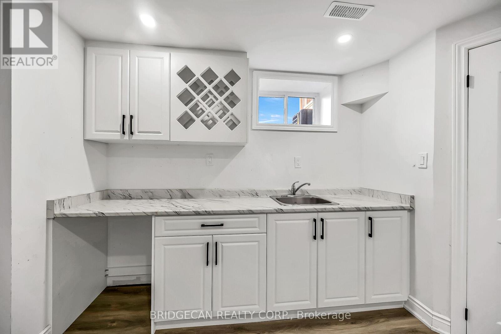 Photo 30 of 17 Brierwood Avenue, Grimsby ON