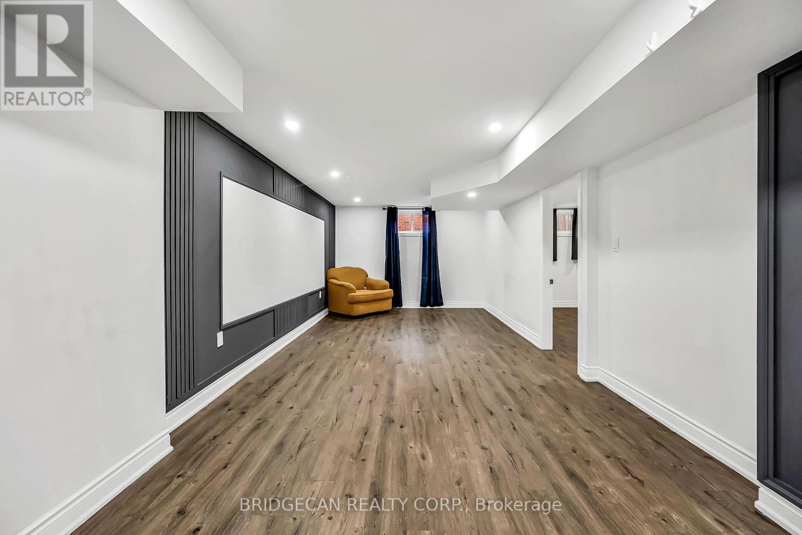 Photo 32 of 17 Brierwood Avenue, Grimsby ON