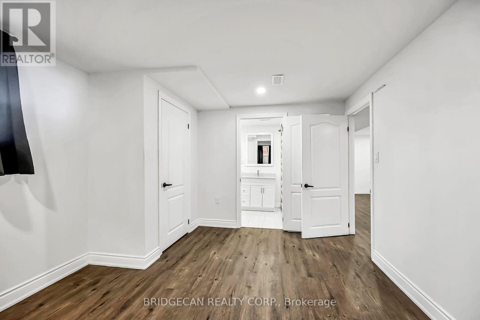 Photo 36 of 17 Brierwood Avenue, Grimsby ON