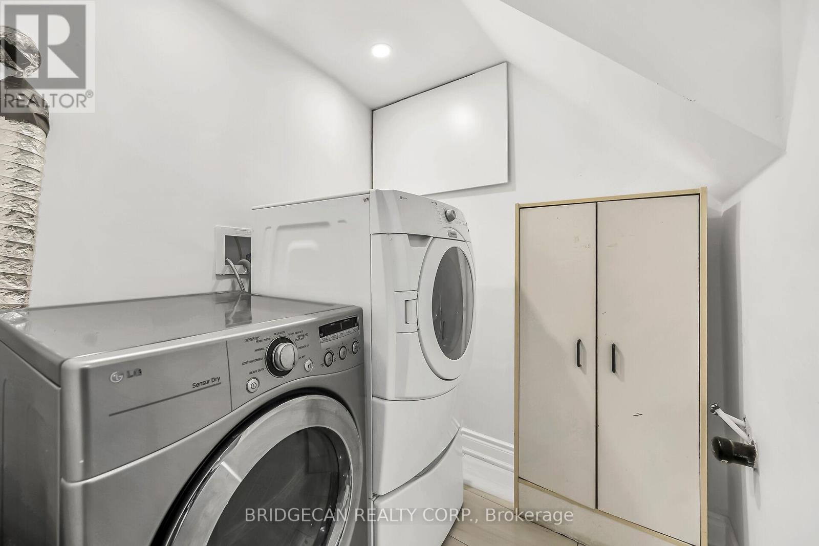 Photo 39 of 17 Brierwood Avenue, Grimsby ON