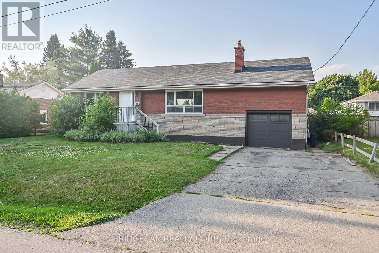 Photo 50 of 17 Brierwood Avenue, Grimsby ON