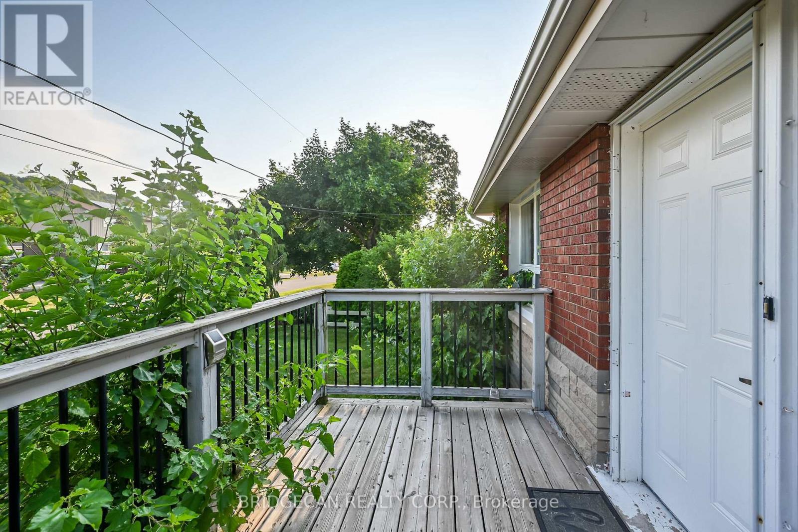Photo 6 of 17 Brierwood Avenue, Grimsby ON