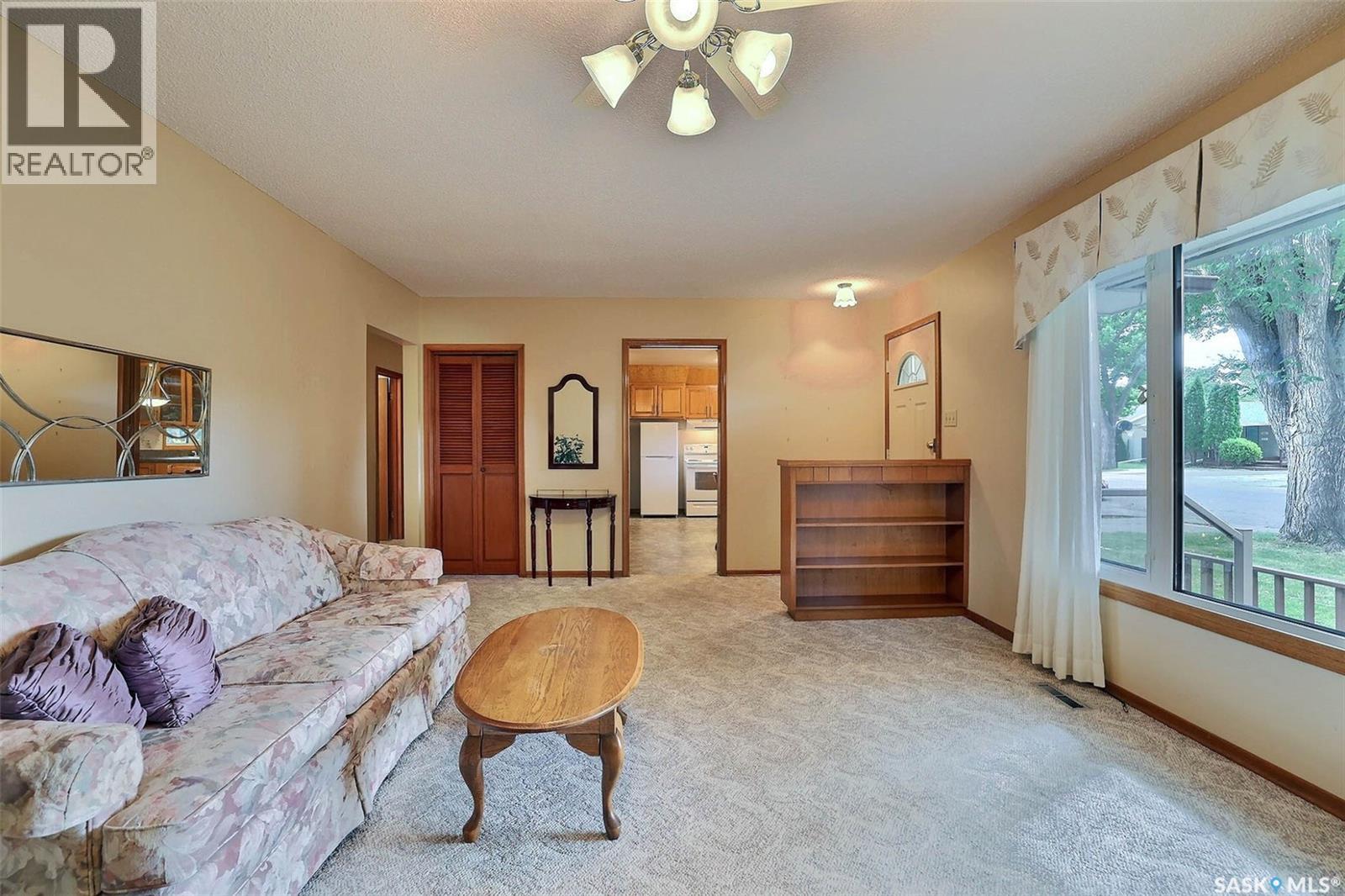 Photo 13 of 212 Shannon Road, Regina SK