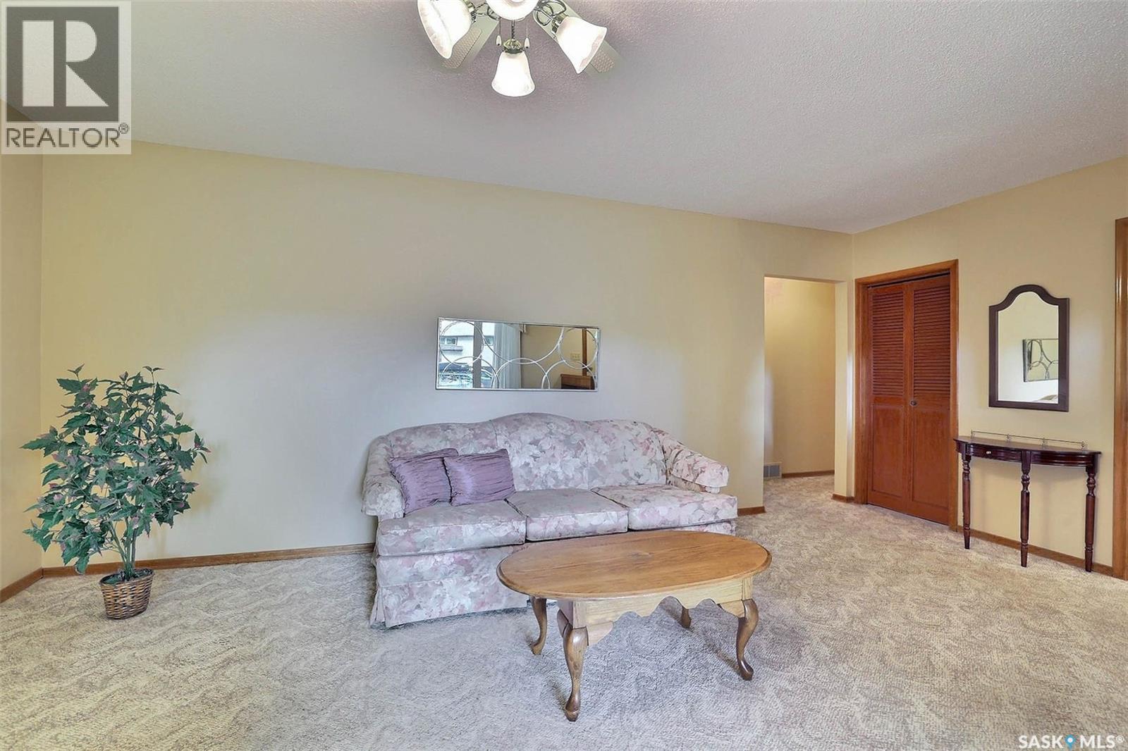Photo 17 of 212 Shannon Road, Regina SK