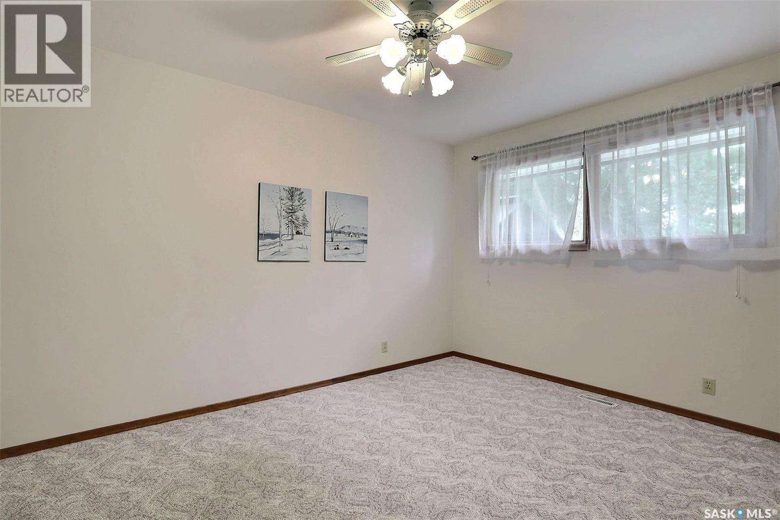 Photo 18 of 212 Shannon Road, Regina SK