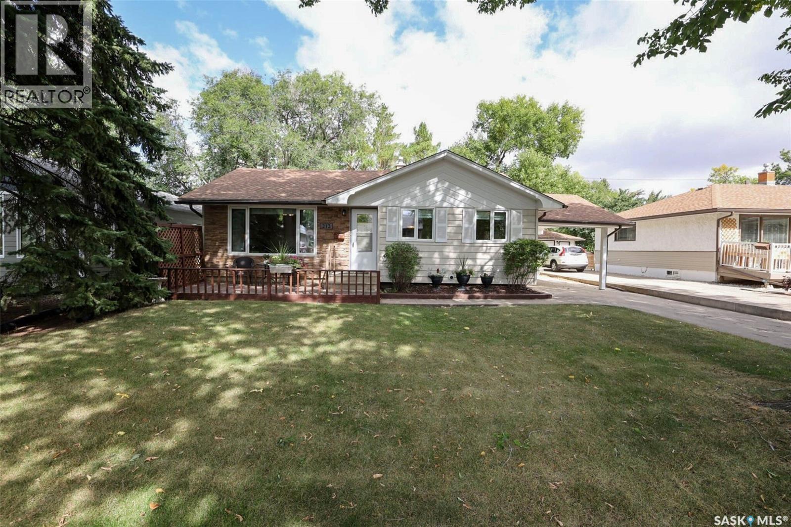 Photo 2 of 212 Shannon Road, Regina SK