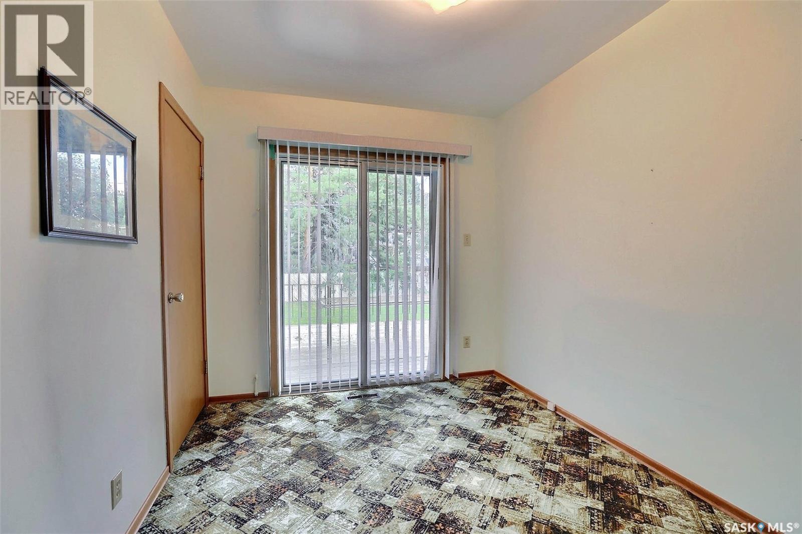 Photo 20 of 212 Shannon Road, Regina SK