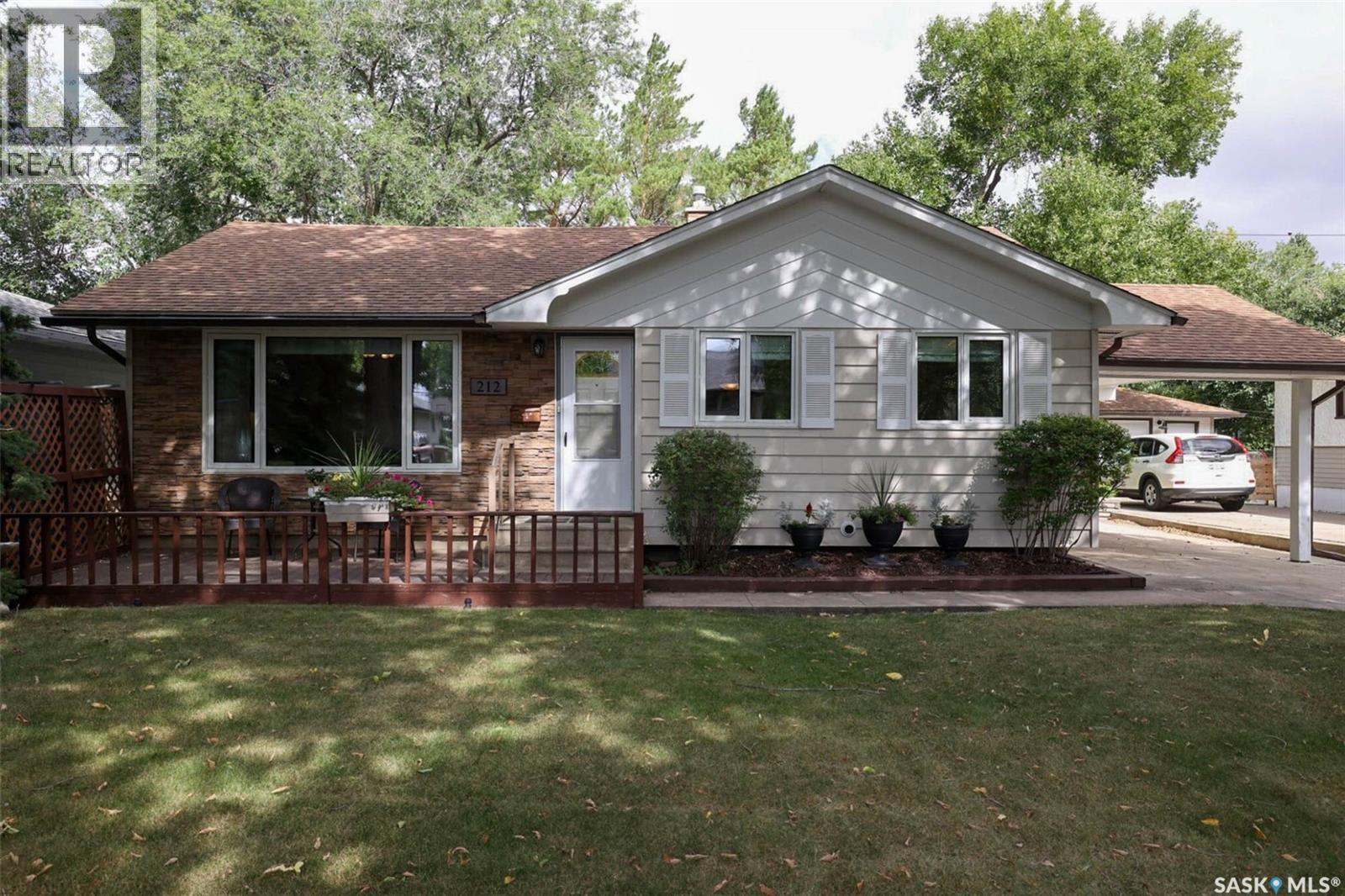 Photo 3 of 212 Shannon Road, Regina SK