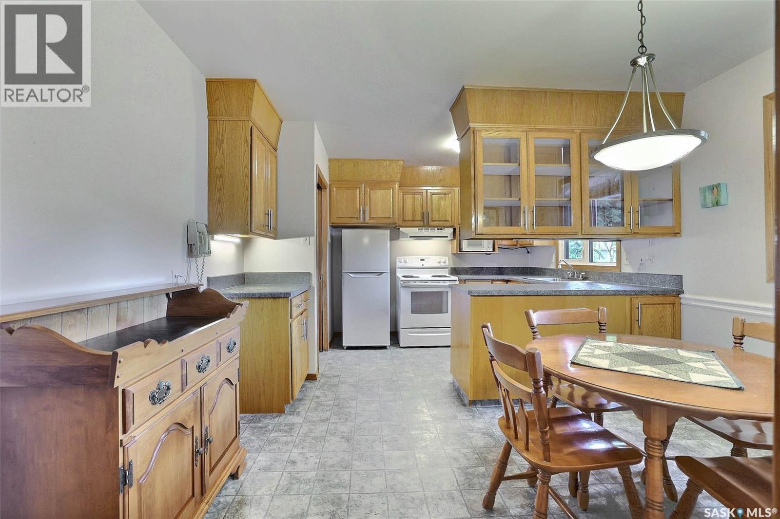 Photo 6 of 212 Shannon Road, Regina SK