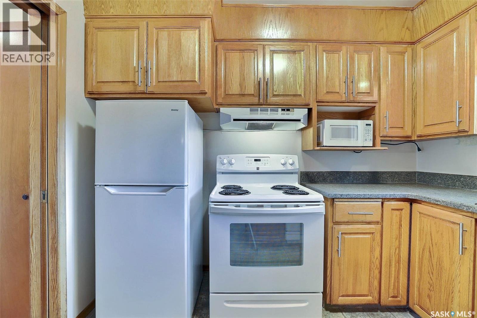 Photo 9 of 212 Shannon Road, Regina SK