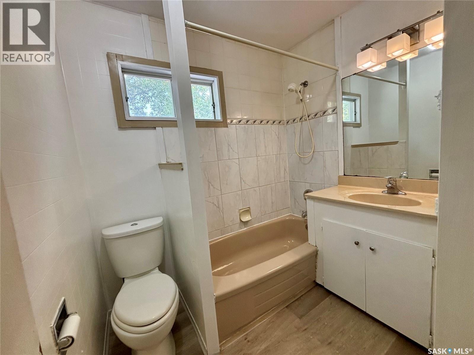 Photo 12 of 1020 Elphinstone Street, Regina SK