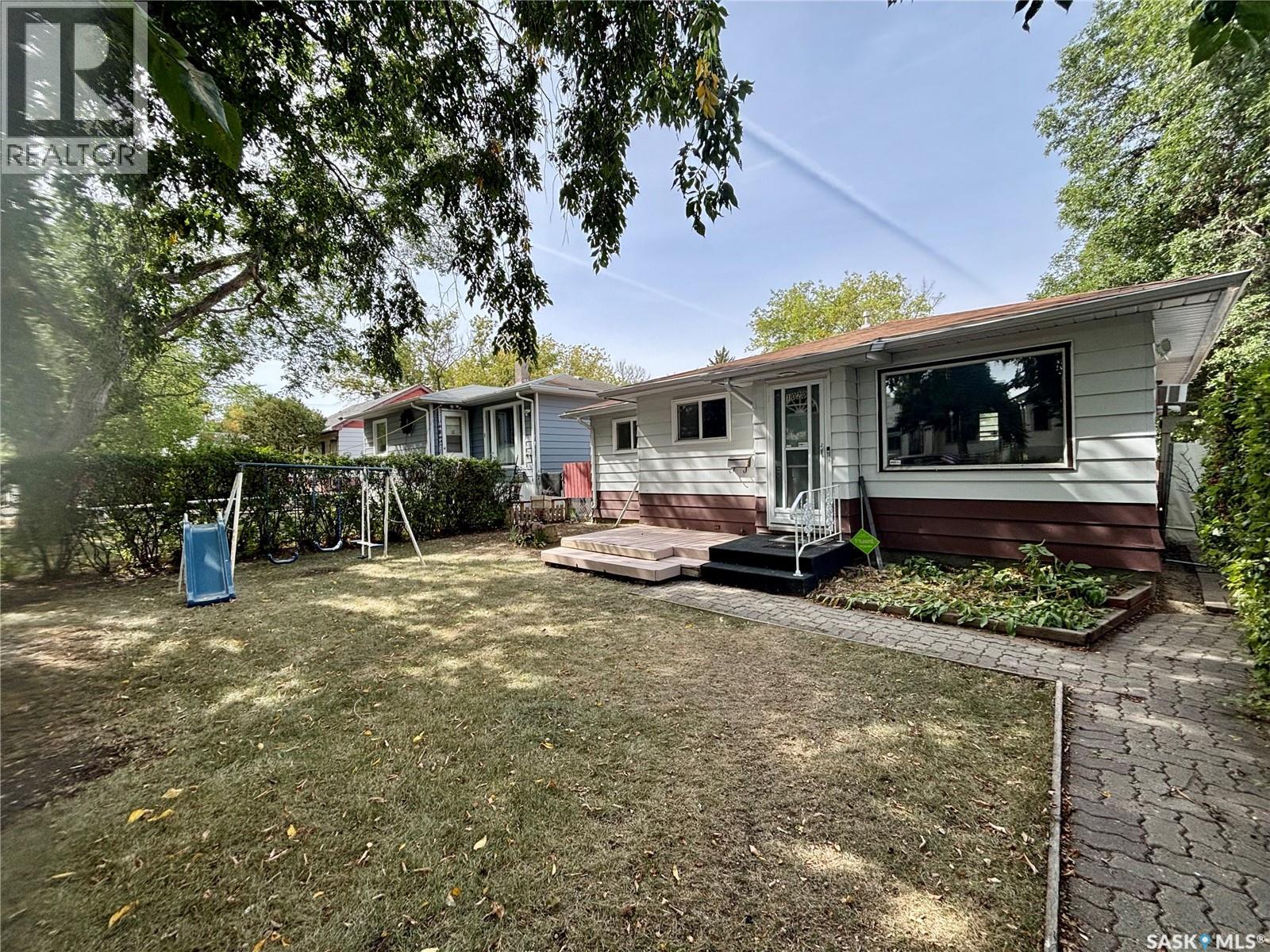Photo 2 of 1020 Elphinstone Street, Regina SK