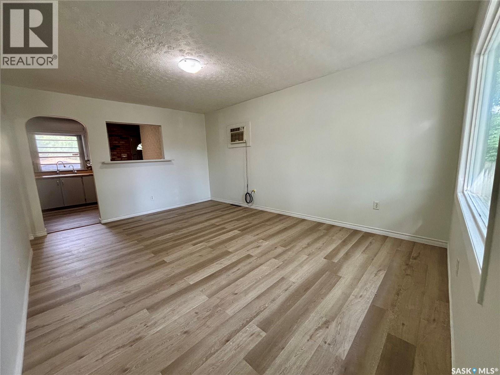 Photo 5 of 1020 Elphinstone Street, Regina SK