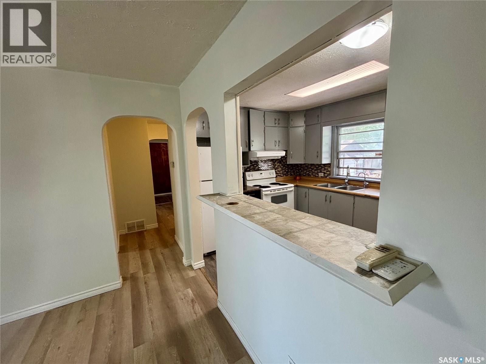 Photo 7 of 1020 Elphinstone Street, Regina SK