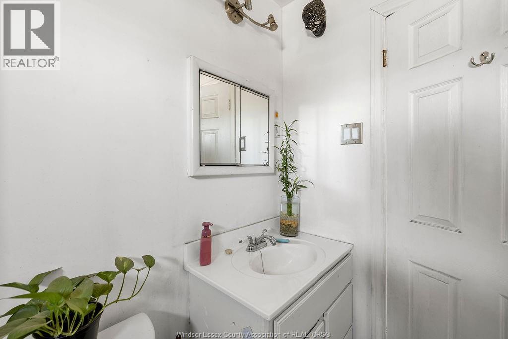 Photo 11 of 1764 Benjamin Avenue, Windsor ON