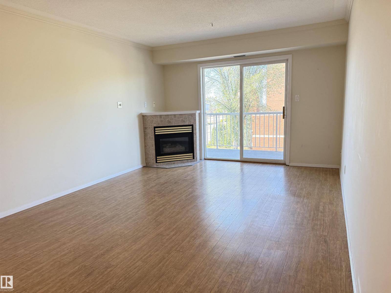 Photo 6 of 302 8215 84 Av Nw, Edmonton AB