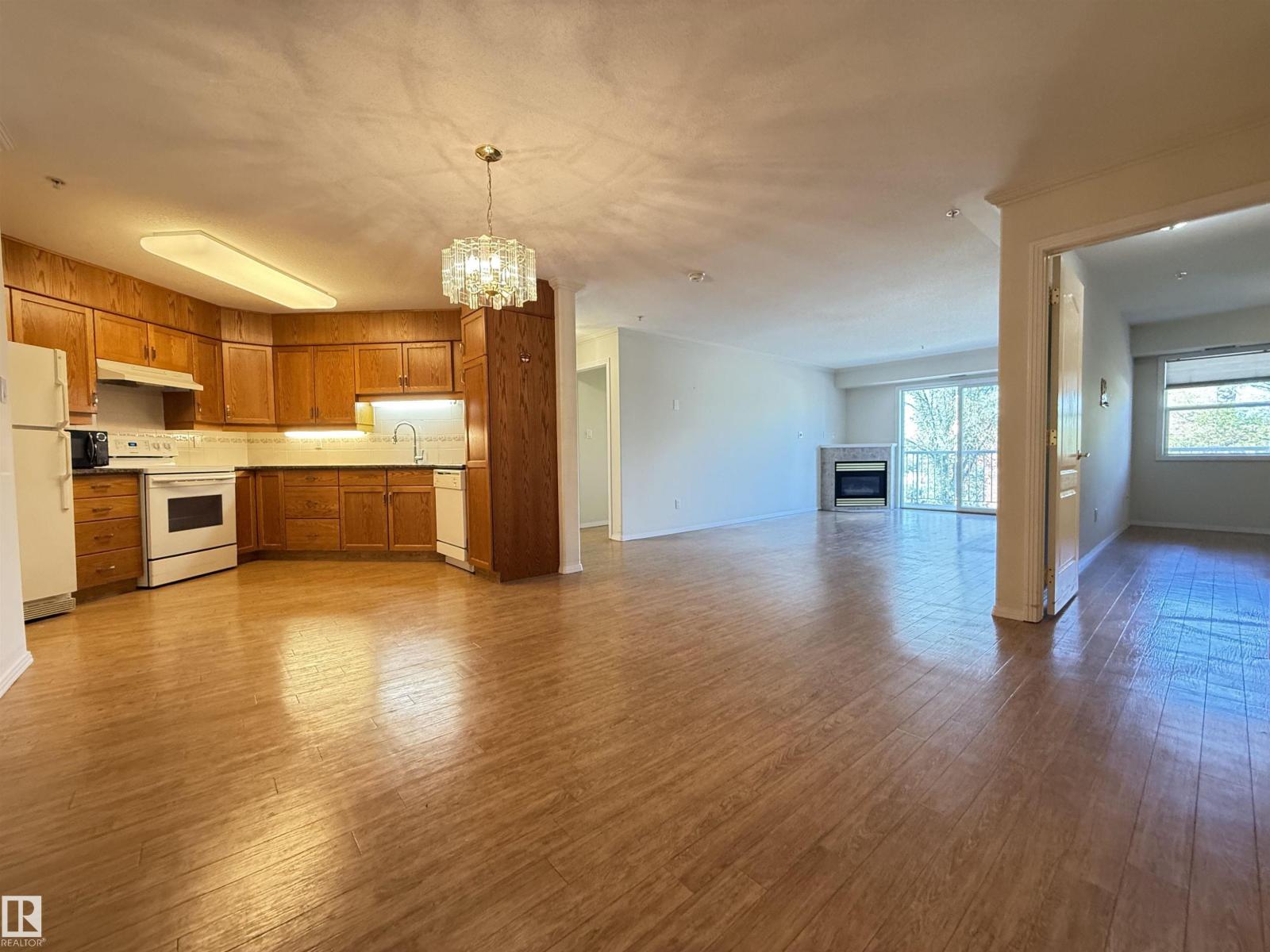 Photo 3 of 302 8215 84 Av Nw, Edmonton AB